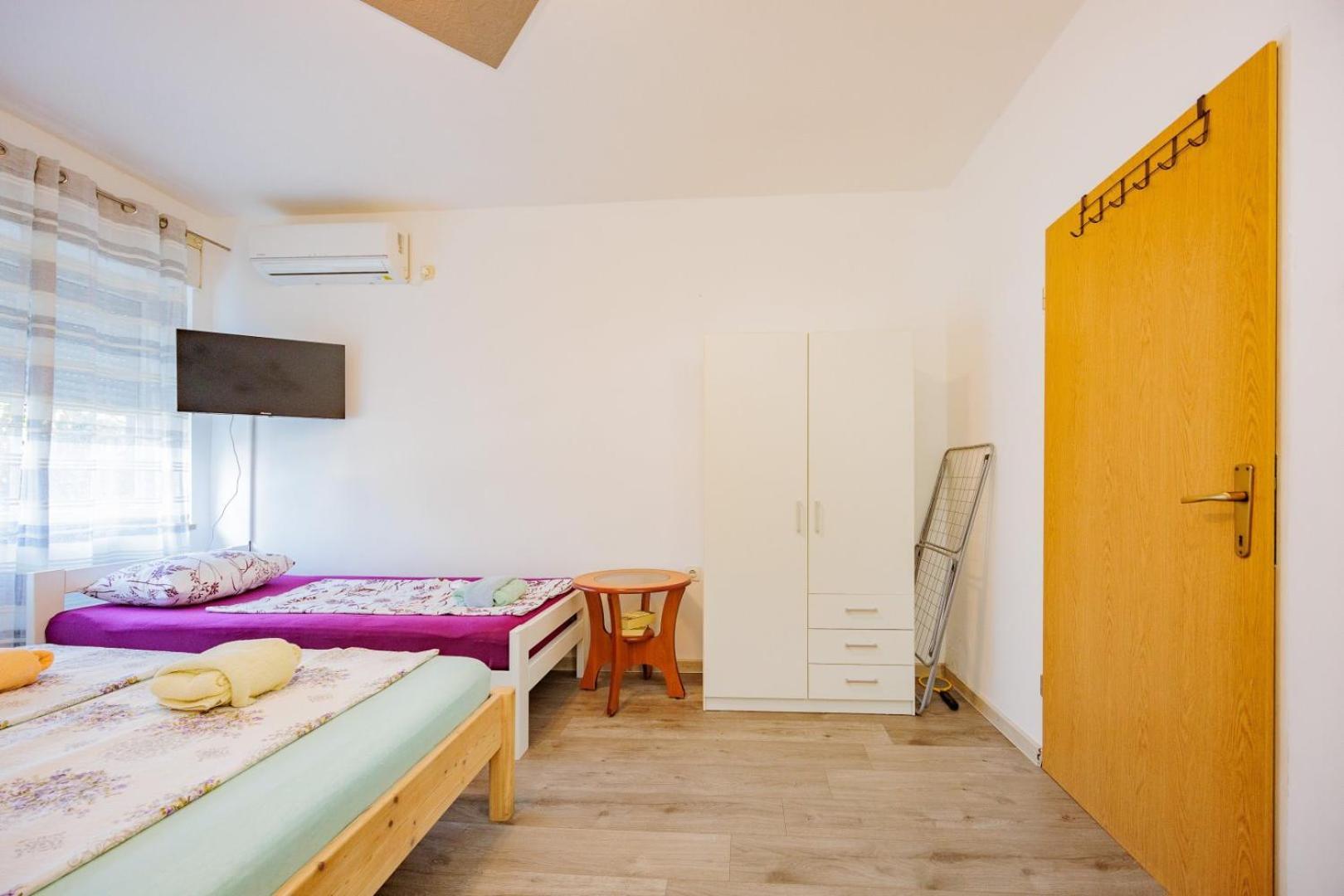 Crowonder Lucky Holiday House With Pool And Patio 30 Meters From The Beach Zadar Exterior photo