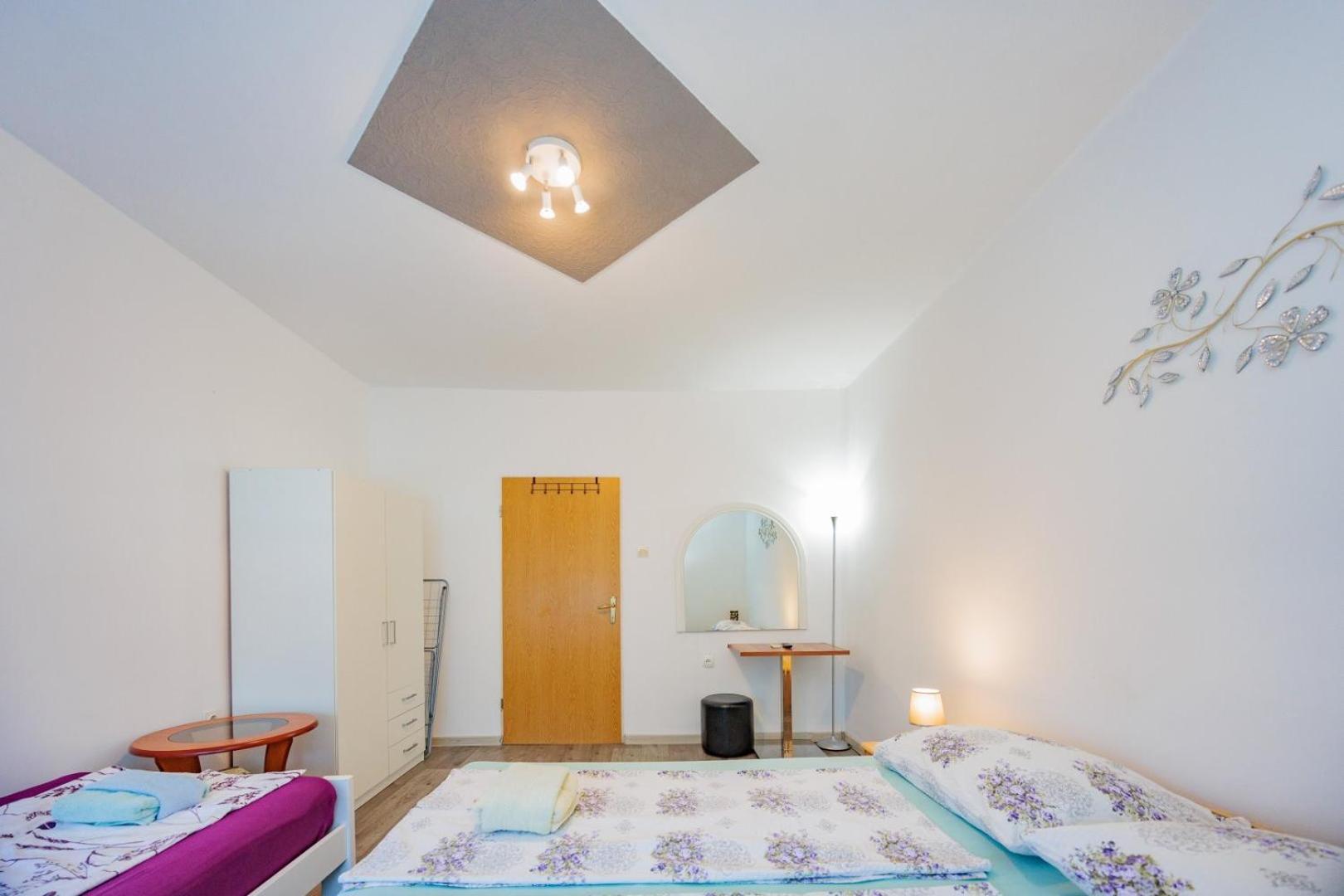 Crowonder Lucky Holiday House With Pool And Patio 30 Meters From The Beach Zadar Exterior photo