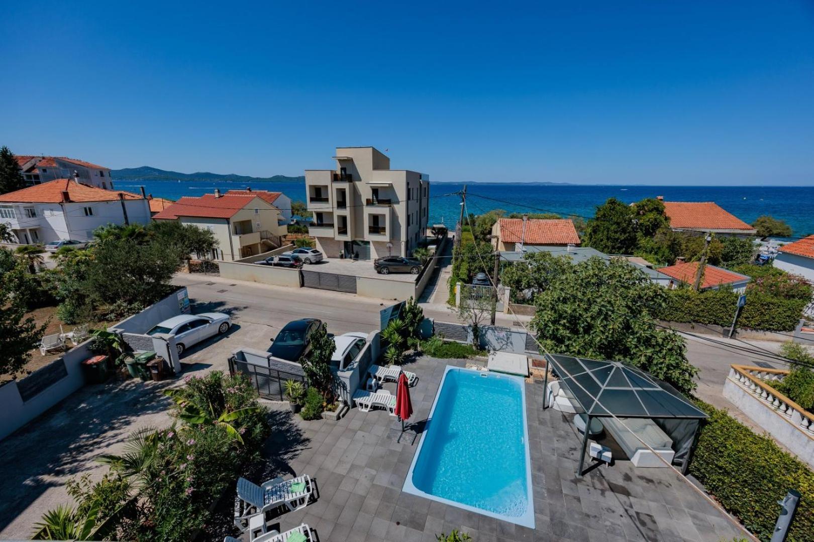 Crowonder Lucky Holiday House With Pool And Patio 30 Meters From The Beach Zadar Exterior photo