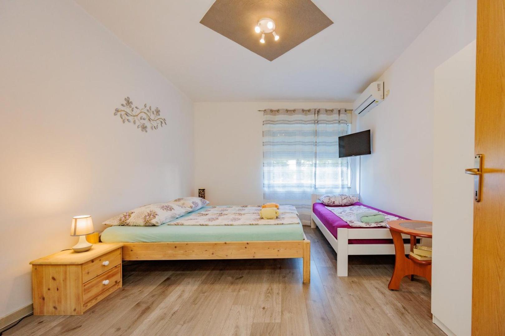 Crowonder Lucky Holiday House With Pool And Patio 30 Meters From The Beach Zadar Exterior photo