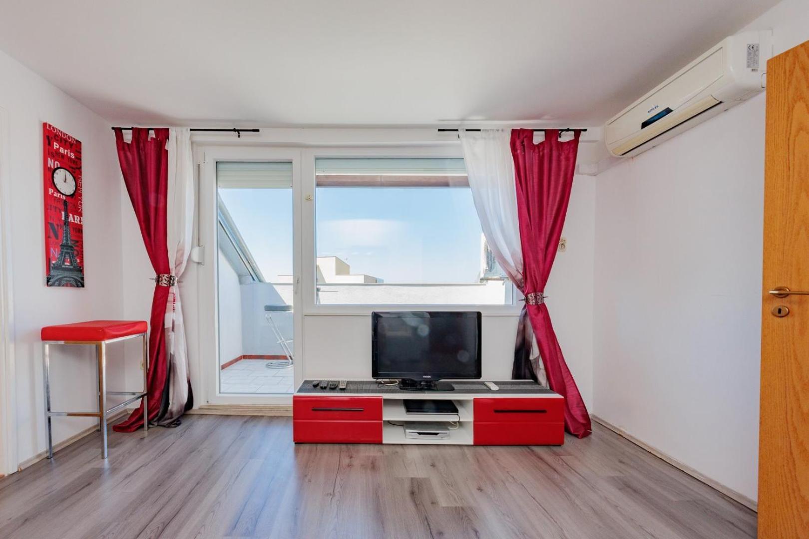 Crowonder Lucky Holiday House With Pool And Patio 30 Meters From The Beach Zadar Exterior photo