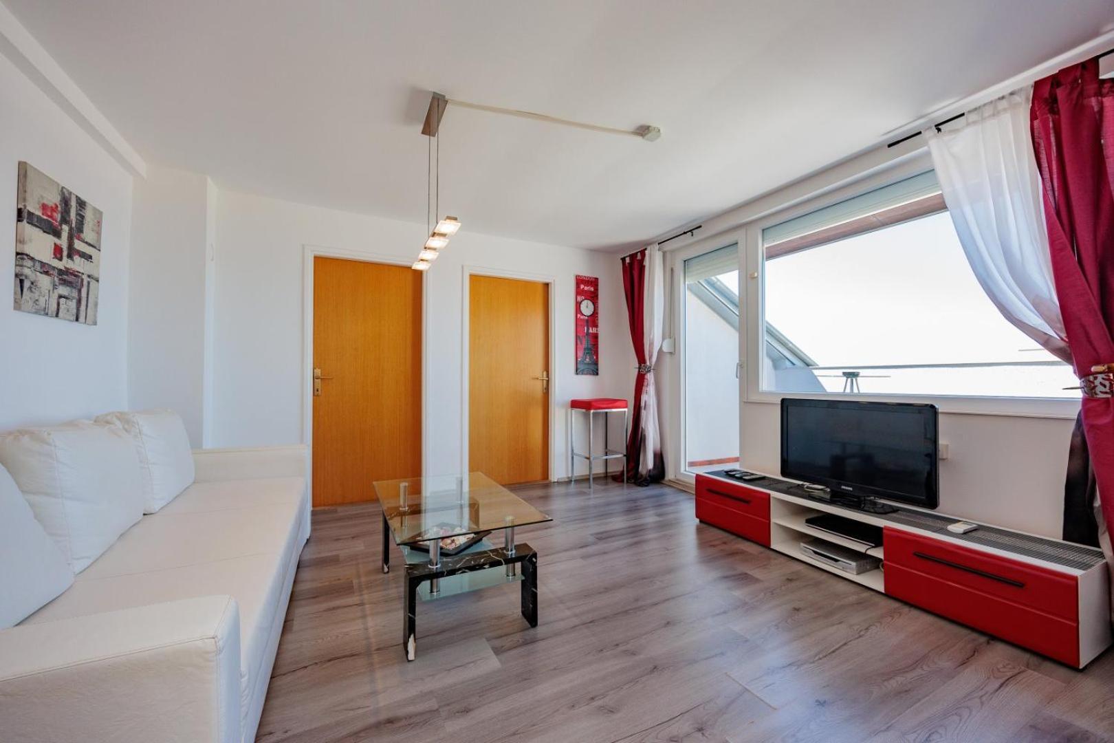 Crowonder Lucky Holiday House With Pool And Patio 30 Meters From The Beach Zadar Exterior photo