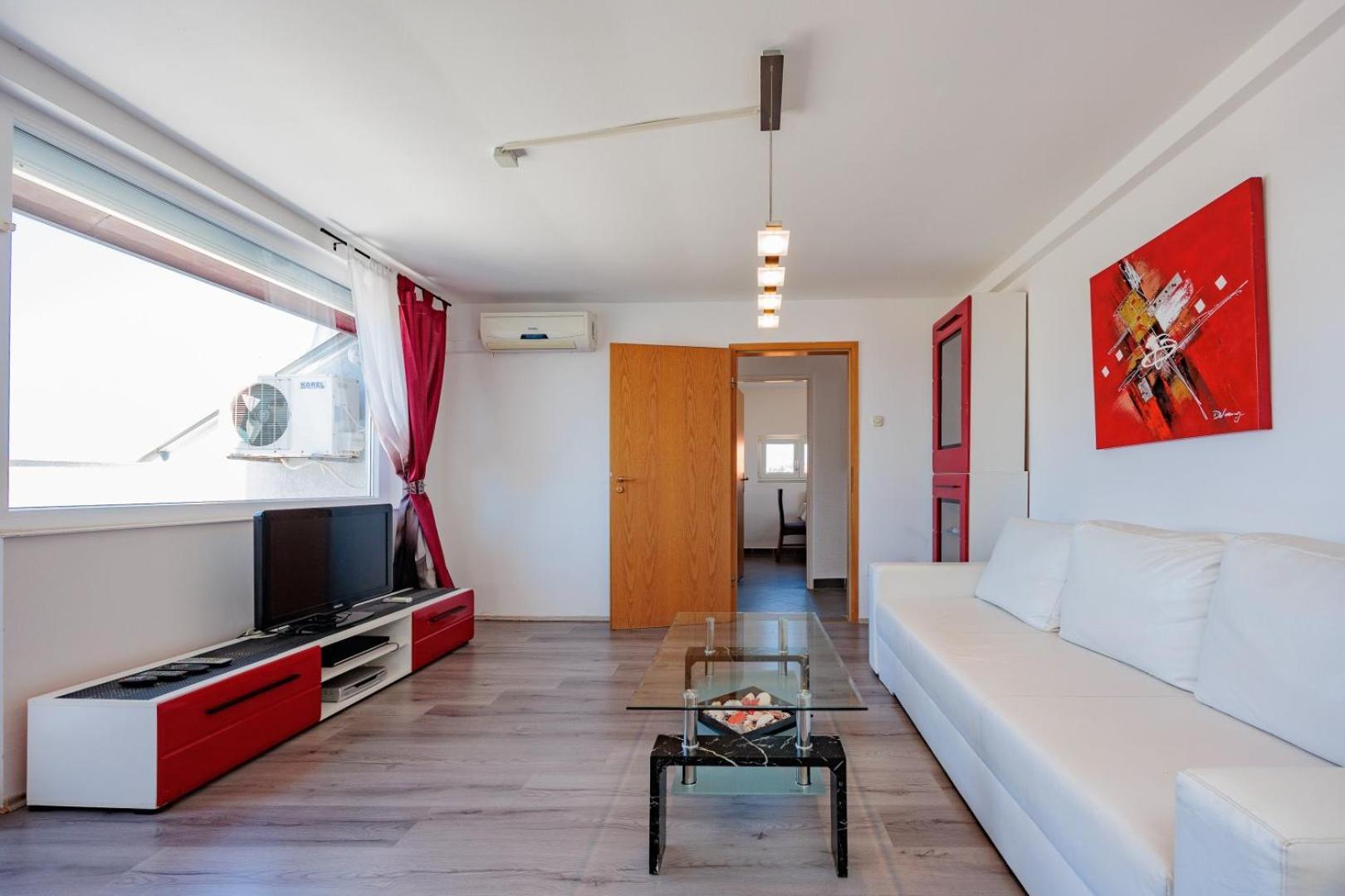Crowonder Lucky Holiday House With Pool And Patio 30 Meters From The Beach Zadar Exterior photo