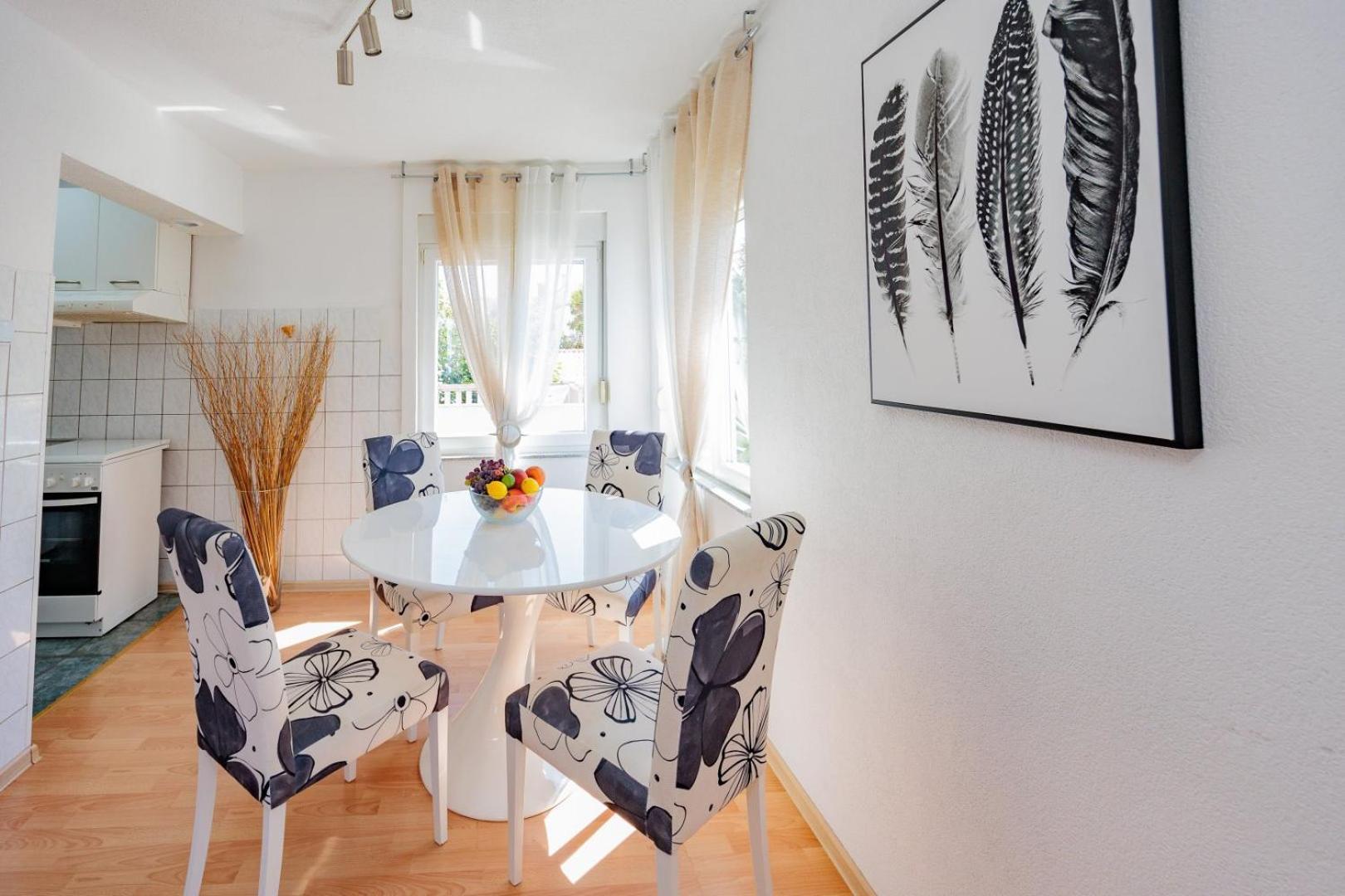 Crowonder Lucky Holiday House With Pool And Patio 30 Meters From The Beach Zadar Exterior photo
