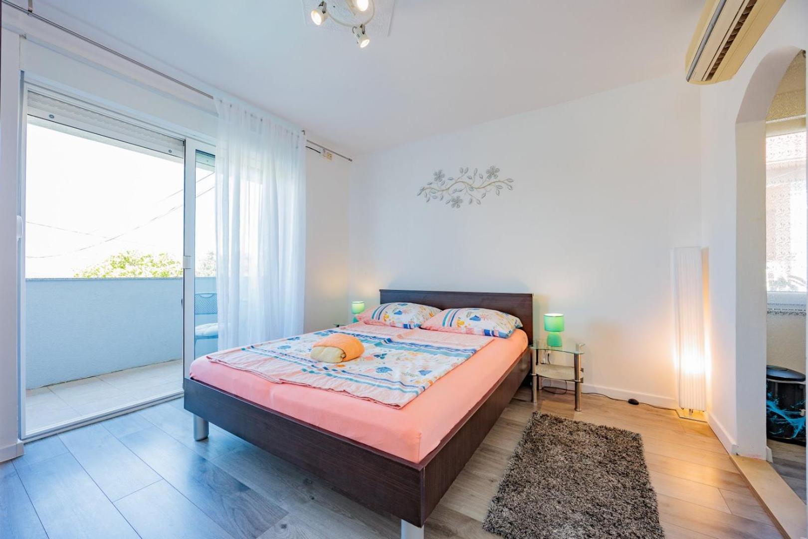 Crowonder Lucky Holiday House With Pool And Patio 30 Meters From The Beach Zadar Exterior photo