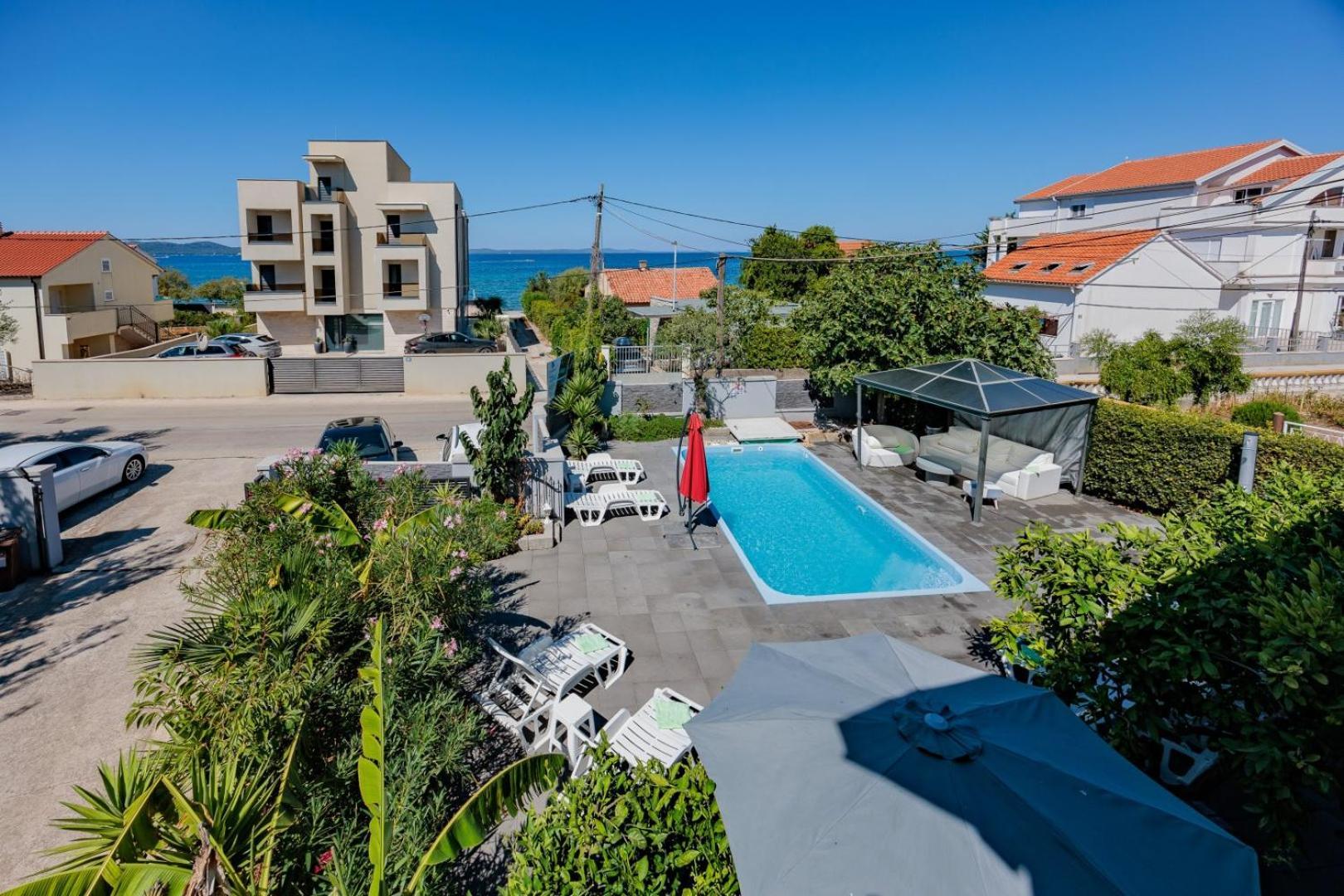 Crowonder Lucky Holiday House With Pool And Patio 30 Meters From The Beach Zadar Exterior photo