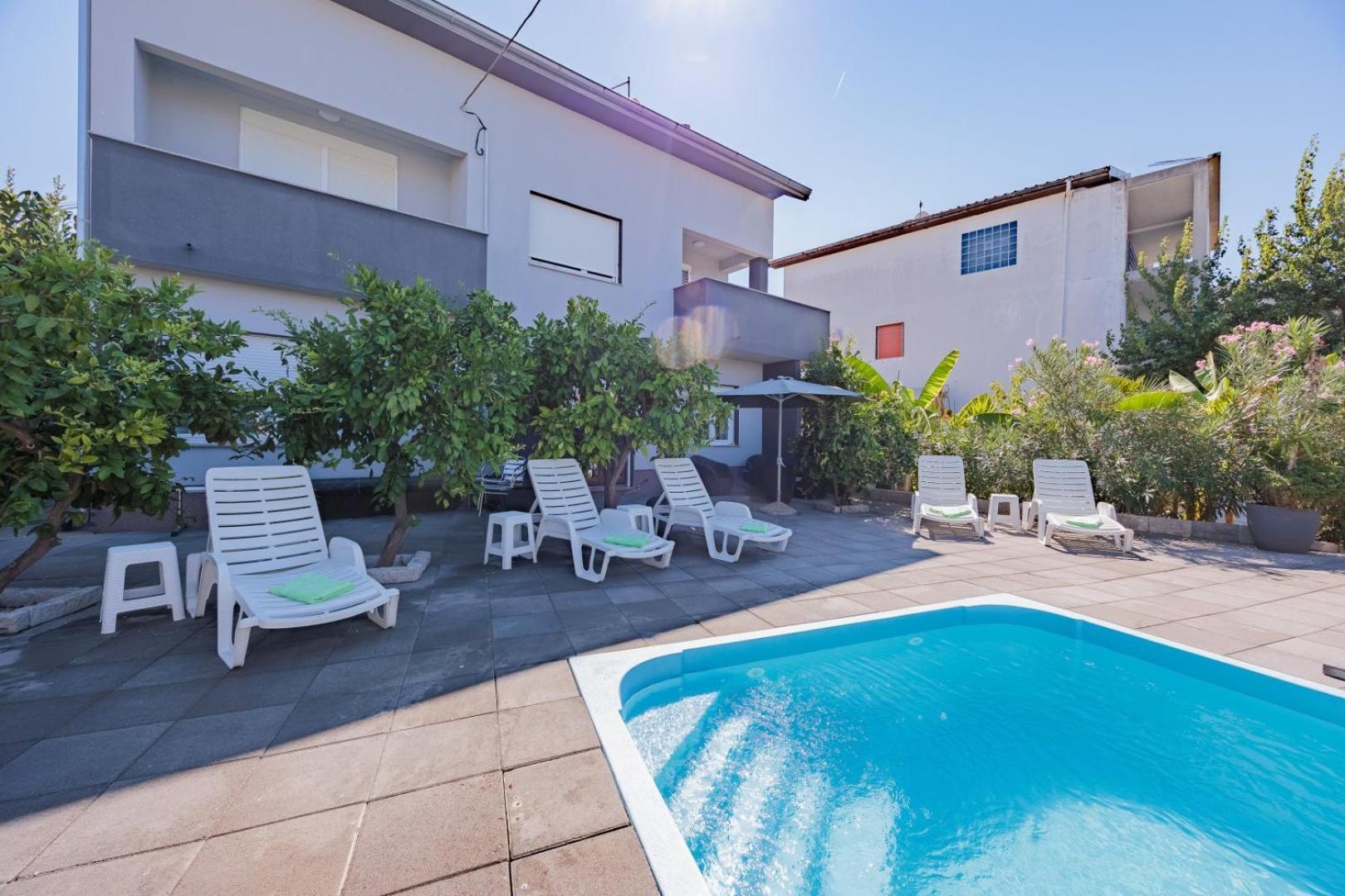 Crowonder Lucky Holiday House With Pool And Patio 30 Meters From The Beach Zadar Exterior photo