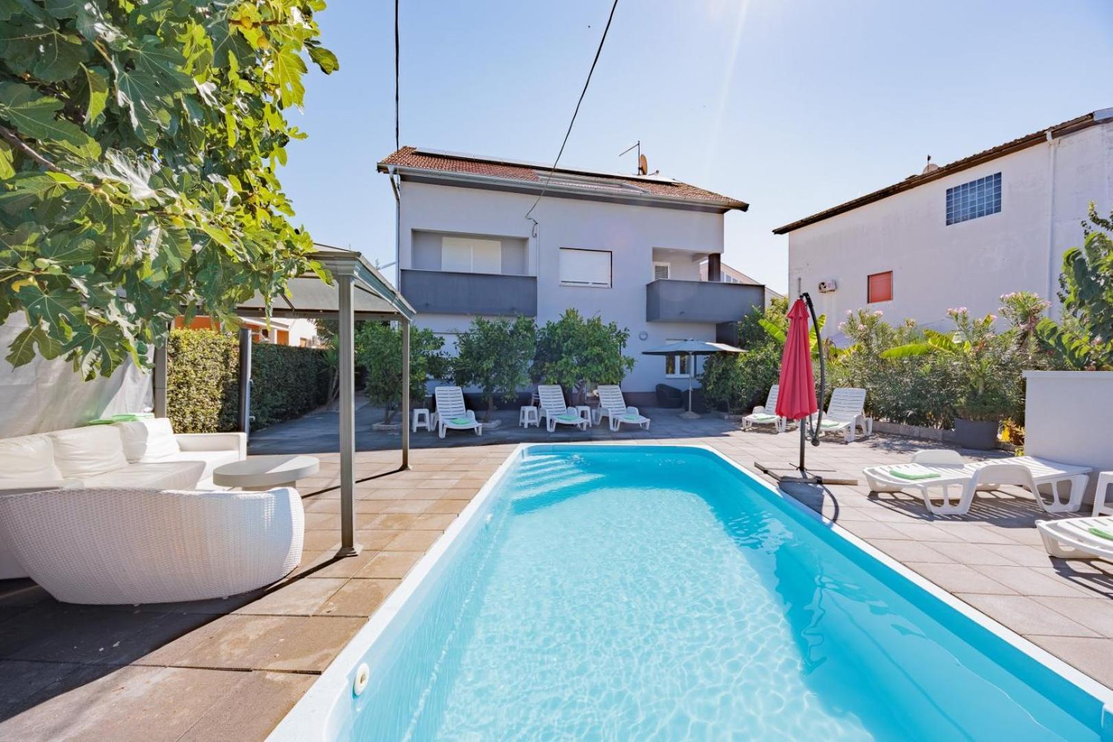 Crowonder Lucky Holiday House With Pool And Patio 30 Meters From The Beach Zadar Exterior photo