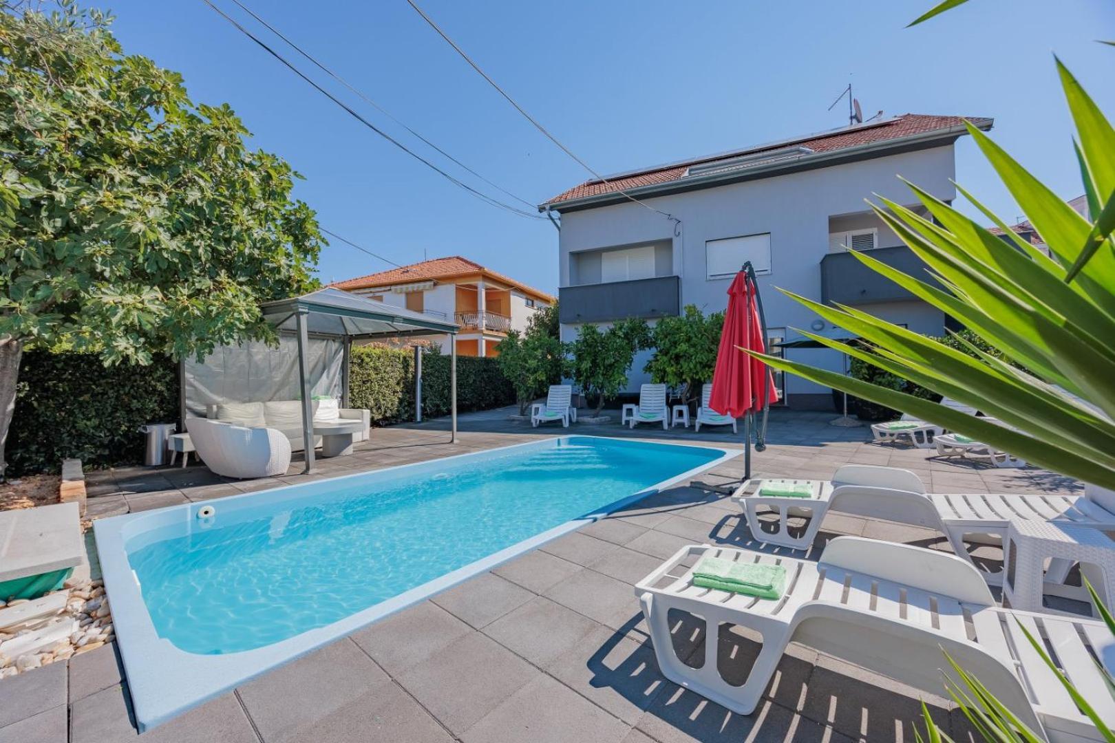 Crowonder Lucky Holiday House With Pool And Patio 30 Meters From The Beach Zadar Exterior photo