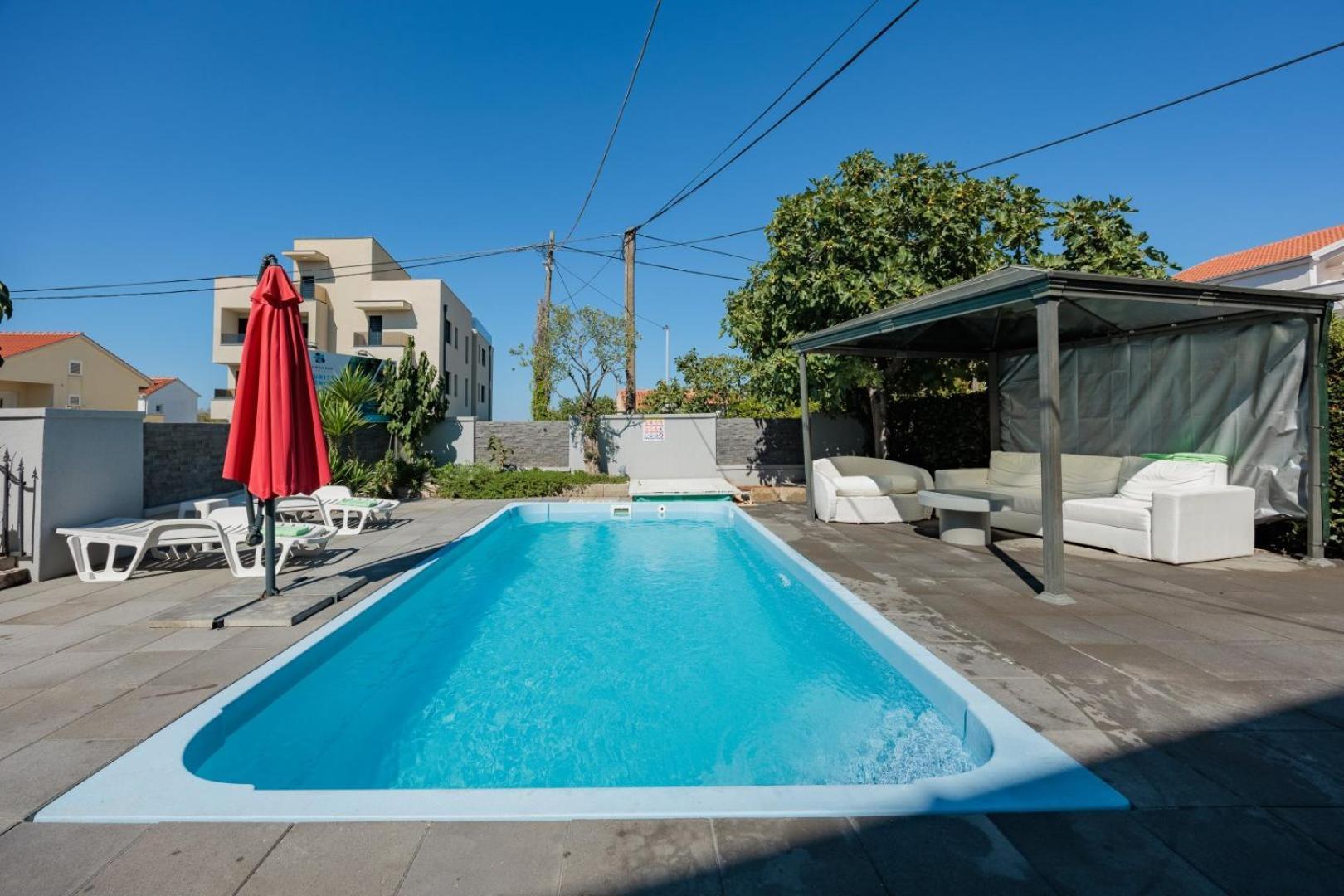 Crowonder Lucky Holiday House With Pool And Patio 30 Meters From The Beach Zadar Exterior photo